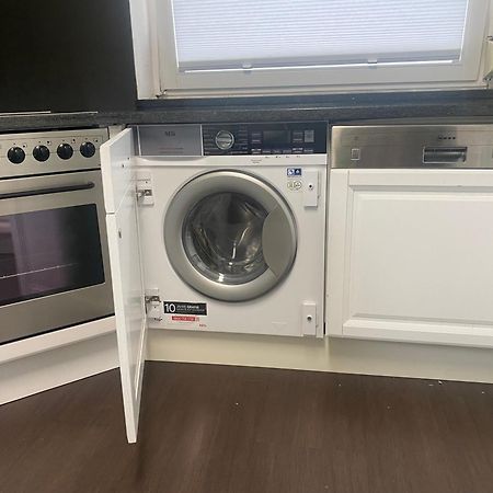 זלצבורג Wohnung Im Gruenen Am Stadtrand, 50 M2, Eigener Garten Mit Terrasse, Eigener Eingang, Kostenloses Parken מראה חיצוני תמונה